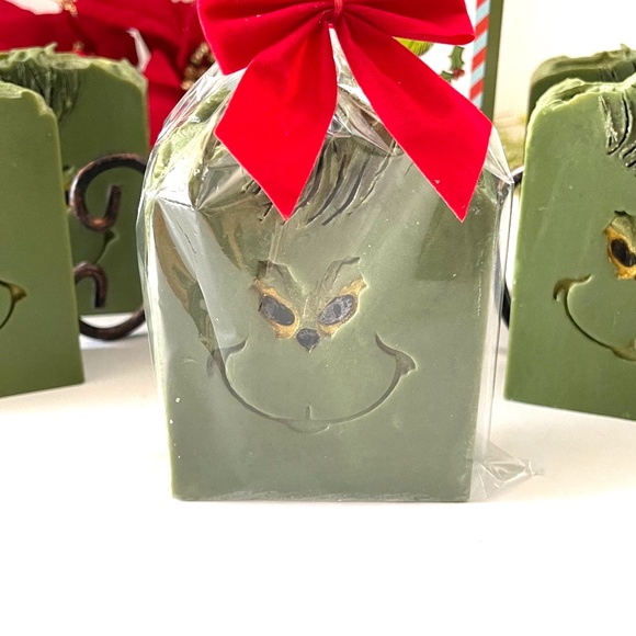 Grinch handmade soap, set of 4 including a Grinch card for each soap. NEW ITEM - Picture 2 of 4
